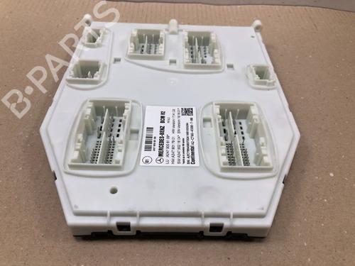 Used Fuse box Fuse box 37210868 37210868