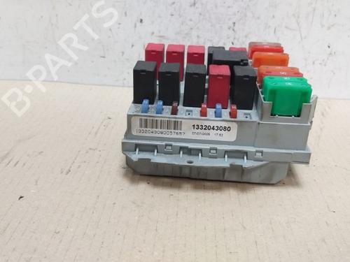 Used Fuse box Fuse box 37213546 37213546