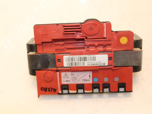 Used Fuse box Fuse box 15329745 15329745