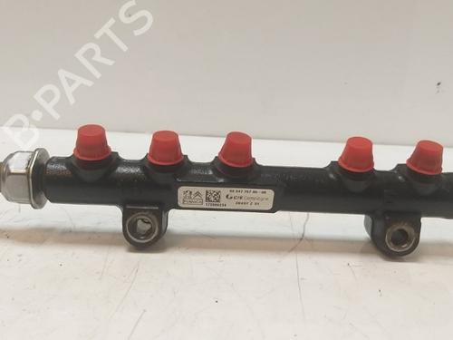 Used Injection rail Injection rail 37213507 37213507