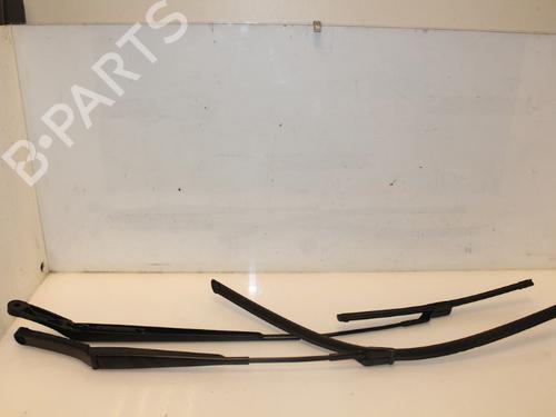 Used Front windshield wiper arm VW TOURAN (5T1) 1.6 TDI (115 hp) 15318989
