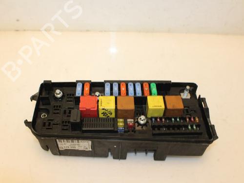 Used Fuse box Fuse box 15796447 15796447