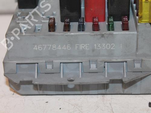 Zekeringkast FIAT PUNTO (188_) 1.2 60 (188.030, .050, .130, .150, .230, .250) (60 hp) 15307816