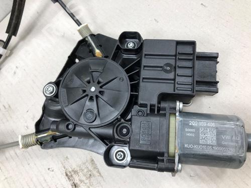 Front right window mechanism VW T-CROSS (C11, D31) 1.0 TSi | BP37207510C23 - Image 6