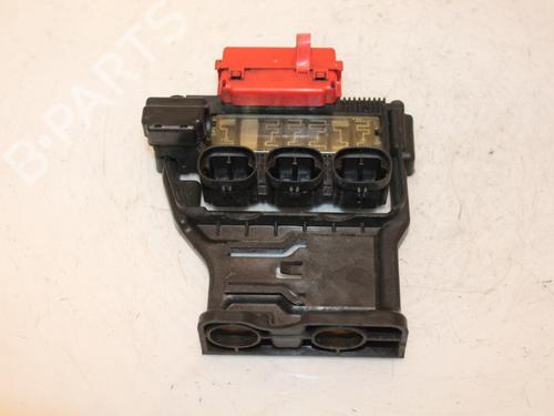 Used Fuse box Fuse box 15328884 15328884