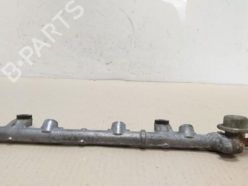 Used Injection rail TOYOTA YARIS (_P1_) 1.0 (SCP10_, SCP10R) (68 hp) 15532626