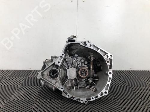 manual-gearbox-peugeot-108-10-vti-72-2014-15348058 main image