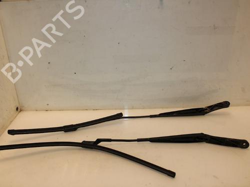Used Front windshield wiper arm Front windshield wiper arm 37209197 37209197
