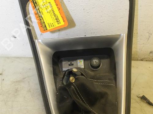 Used Middle console Middle console 15303213 15303213