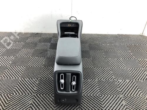 middle-console-volvo-xc40-536-2017-37208875 main image