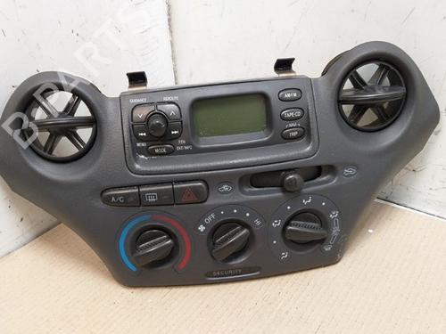 Airco bedieningspaneel TOYOTA YARIS (_P1_) 1.3 (NCP10, SCP12_) (86 hp) 15534156