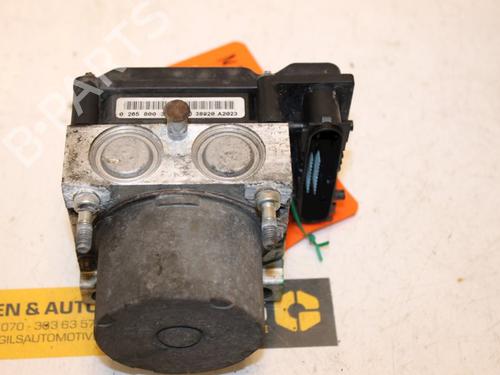 Used ABS pump NISSAN MICRA III (K12) 1.0 16V (65 hp) 15313417