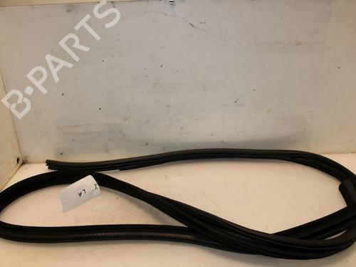 Used Rubber door seal LAND ROVER RANGE ROVER IV (L405) 3.0 TDV6 4x4 (258 hp) 15330134