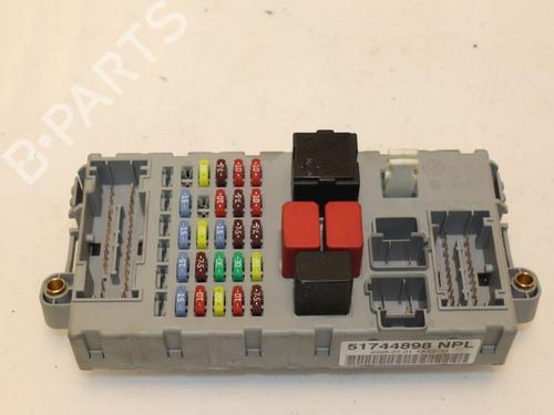 Used Fuse box FIAT PUNTO (188_) 1.2 60 (188.030, .050, .130, .150, .230, .250) (60 hp) 15323948