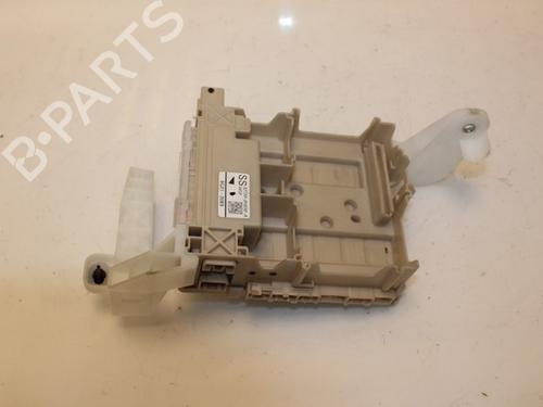 Used Fuse box Fuse box 15325817 15325817