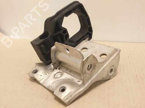 Used Front bumper bracket BMW 5 (F10) 520 d (190 hp) 22177001