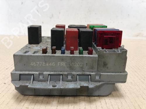 Used Fuse box FIAT PUNTO (188_) 1.2 60 (188.030, .050, .130, .150, .230, .250) (60 hp) 15296499