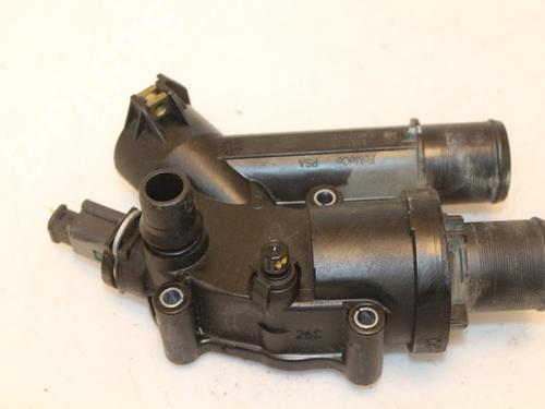 Used Thermostat housing PEUGEOT 508 I (8D_) 2.2 HDi (204 hp) 15829364