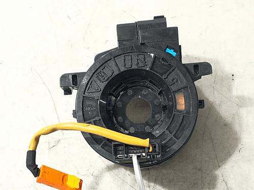 Used Squib airbag Squib airbag TOYOTA YARIS (_P13_) 1.5 Hybrid (NHP130_, NHP130) (101 hp) 33822841 33822841