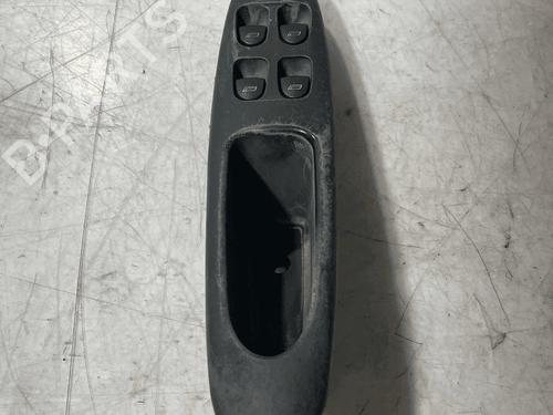 Used Left front window switch Left front window switch ALFA ROMEO 156 (932_) 1.9 JTD (932.A2B00, 932.A2C00) (115 hp) 35721324 35721324