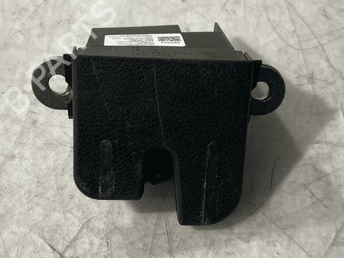 Bagklap lås Bagklap lås VW GOLF PLUS V (5M1, 521) 1.9 TDI (105 hp) 33820747 33820747