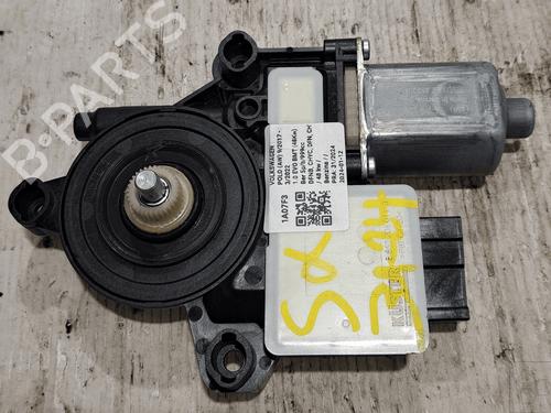 Used Front left window mechanism Front left window mechanism VW POLO VI (AW1, BZ1, AE1) 1.0 (75 hp) 33821052 33821052