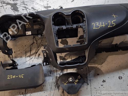 Salpicadero Salpicadero FIAT PUNTO (188_) 1.2 60 (188.030, .050, .130, .150, .230, .250) (60 hp) 33821747 33821747