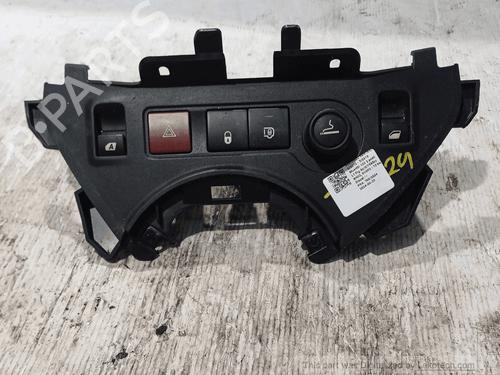 Used Warning switch Warning switch CITROËN BERLINGO MULTISPACE (B9) 1.6 BlueHDi 100 (99 hp) 33822740 33822740