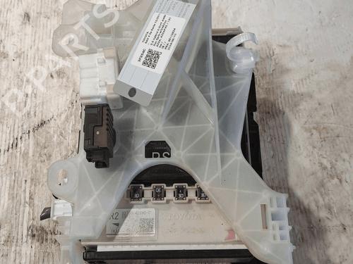 Used Fuse box Fuse box TOYOTA RAV 4 V (_A5_, _H5_) 2.5 Hybrid AWD (AXAH54, AXAL54) (222 hp) 33821570 33821570