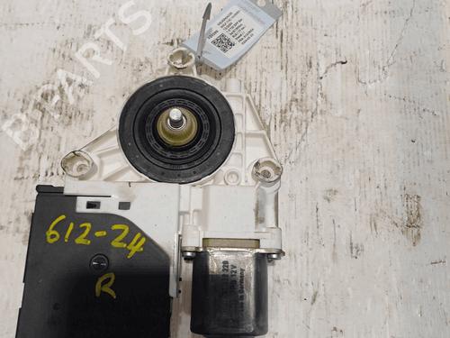Used Right front window motor Right front window motor VW GOLF V (1K1) 1.9 TDI (105 hp) 33823630 33823630