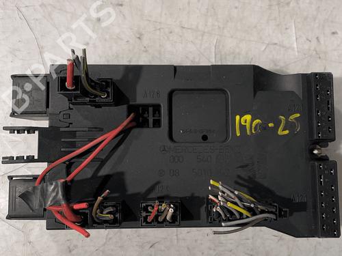 Used Fuse box Fuse box MERCEDES-BENZ SPRINTER 4-t Van (B904) 408 D (79 hp) 33820919 33820919