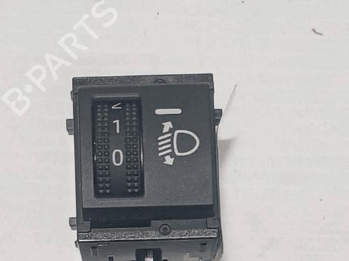 Forlygtekontakt Forlygtekontakt TOYOTA YARIS (_P21_, _PA1_, _PH1_) 1.5 Hybrid (MXPH10, MXPH11) (116 hp) 33820905 33820905