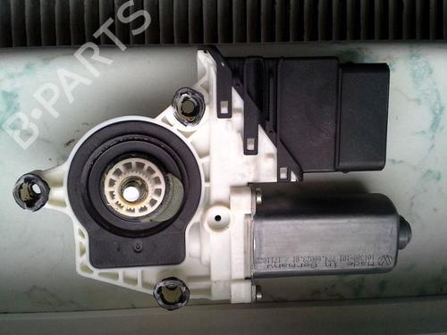 Moteur de lève-vitre arrière droit VW BORA I (1J2) 1.9 TDI (90 hp) 15696837