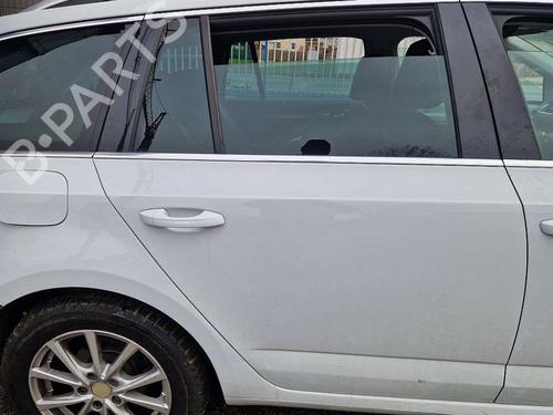 Dør højre bagtil SKODA OCTAVIA III Combi (5E5, 5E6) 2.0 TDI (150 hp) 30977889