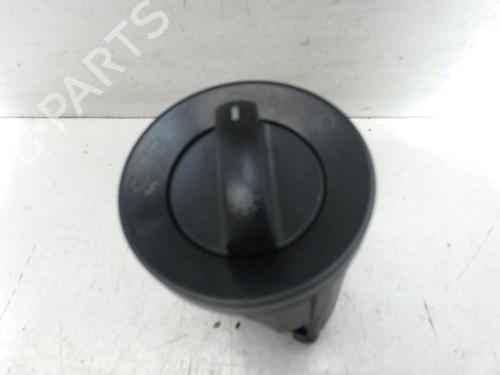 Used Headlight switch VW POLO IV (9N_, 9A_) 1.2 (54 hp) 29317105