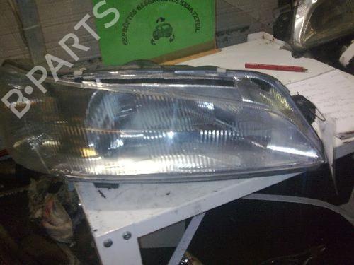 Right headlight PEUGEOT 306 Break (7E, N3, N5) 1.9 TD (90 hp) 15695936