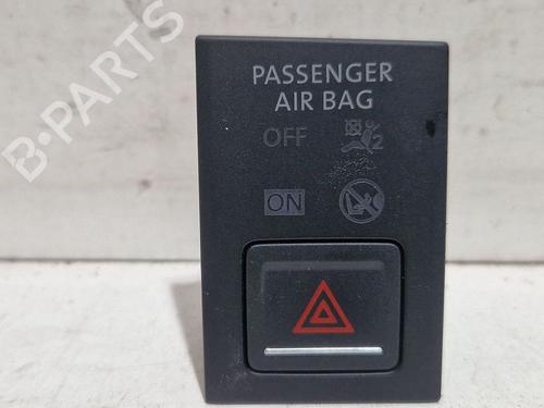 Pulsante luci di emergenza VW GOLF VII (5G1, BQ1, BE1, BE2) 1.0 TSI (86 hp) 30645295