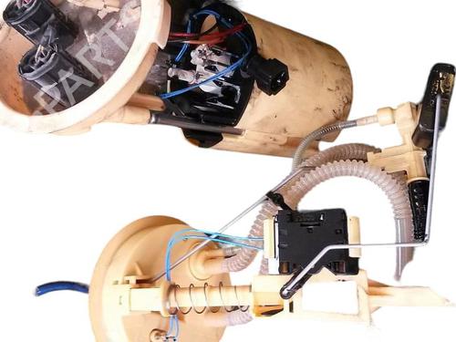 Used Fuel pump BMW 1 (E87) 118 d (143 hp) 30639687