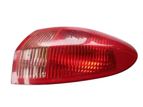 Høyre baklys ALFA ROMEO 147 (937_) 1.9 JTDM 8V (937.AXD1A, 937.AXU1A, 937.BXU1A) (120 hp) 15702567