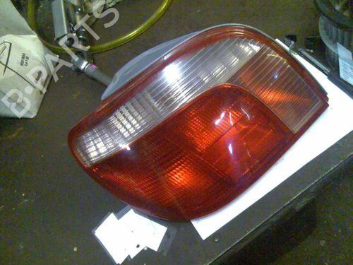 Venstre Baklys TOYOTA YARIS (_P1_) 1.0 (SCP10_, SCP10R) (68 hp) 15693282