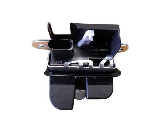 Used Tailgate lock VW POLO VI (AW1, BZ1, AE1) 1.0 (75 hp) 30640237