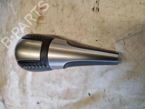 Used Shift knob Shift knob TOYOTA YARIS (_P13_) 1.5 Hybrid (NHP130_) (101 hp) 35984711 35984711