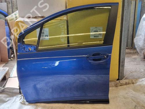 Used Left front door Left front door TOYOTA YARIS (_P13_) 1.5 Hybrid (NHP130_) (101 hp) 36088992 36088992