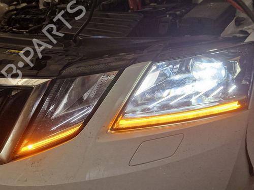 Used Left headlight SKODA OCTAVIA III Combi (5E5, 5E6) 2.0 TDI (150 hp) 30816796