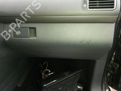 Handskerum VW TOURAN (1T3) 1.6 TDI (105 hp) 27662750
