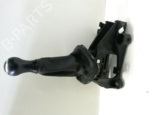 Used Gear lever TOYOTA YARIS (_P13_) 1.0 (KSP130) (72 hp) 16901495