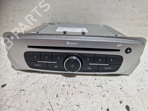 Used Radio Radio RENAULT MEGANE III Grandtour (KZ0/1) 1.5 dCi (KZ09, KZ0D, KZ1G, KZ29, KZ14, KZ1W, KZ10, KZ1F,... (110 hp) 30675613 30675613