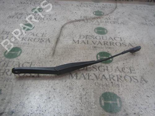 Used Front windshield wiper arm Front windshield wiper arm FORD FIESTA VI (CB1, CCN) 1.25 (82 hp) 3824222 3824222