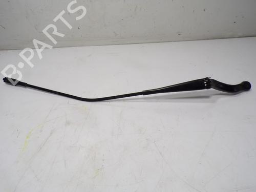 Used Front windshield wiper arm OPEL CORSA E (X15) 1.4 (08, 68) (90 hp) 17029181