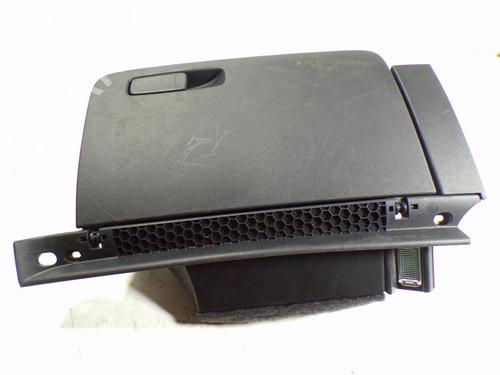 Used Glove box Glove box AUDI A1 Sportback (8XA, 8XF) 1.6 TDI (115 hp) 7548550 7548550
